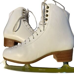 Jackson Elle Women’s figure skates. Size 8.5B